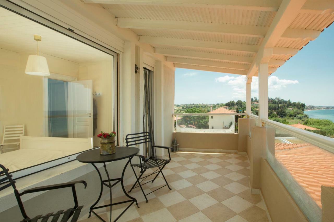 Magnificent Seascape Villa On A Secluded Beach ネア・ムダニア エクステリア 写真