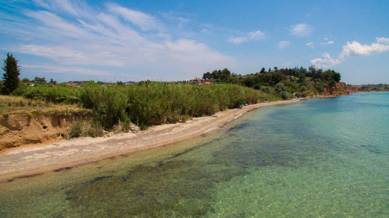 Magnificent Seascape Villa On A Secluded Beach ネア・ムダニア エクステリア 写真