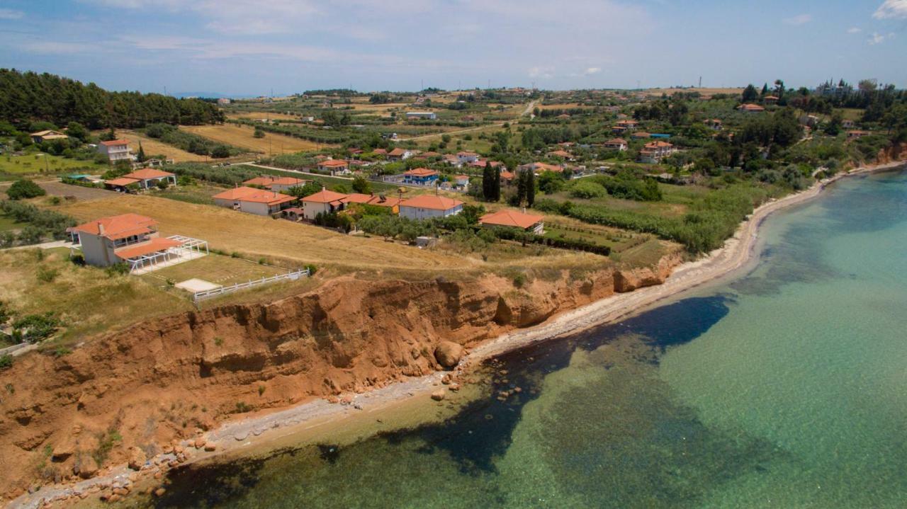 Magnificent Seascape Villa On A Secluded Beach ネア・ムダニア エクステリア 写真