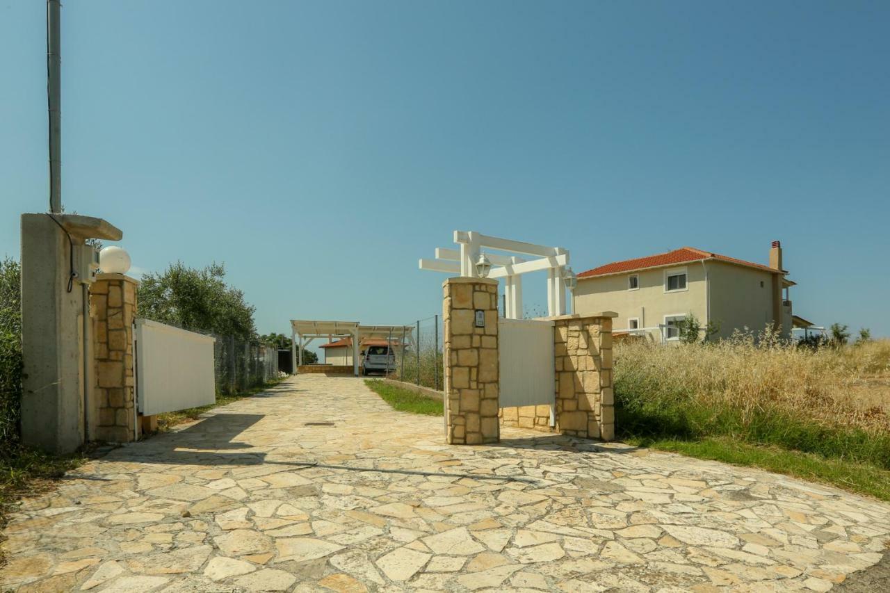 Magnificent Seascape Villa On A Secluded Beach ネア・ムダニア エクステリア 写真