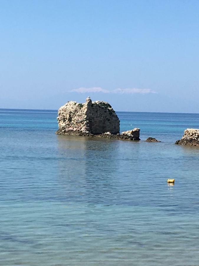 Magnificent Seascape Villa On A Secluded Beach ネア・ムダニア エクステリア 写真