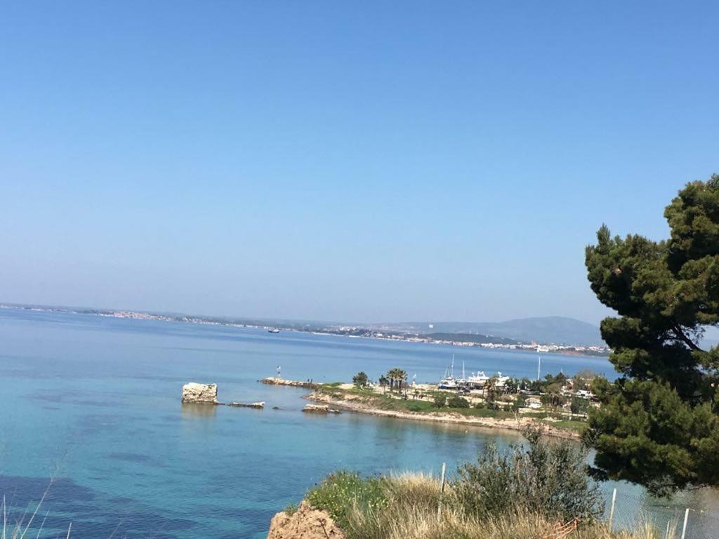Magnificent Seascape Villa On A Secluded Beach ネア・ムダニア エクステリア 写真