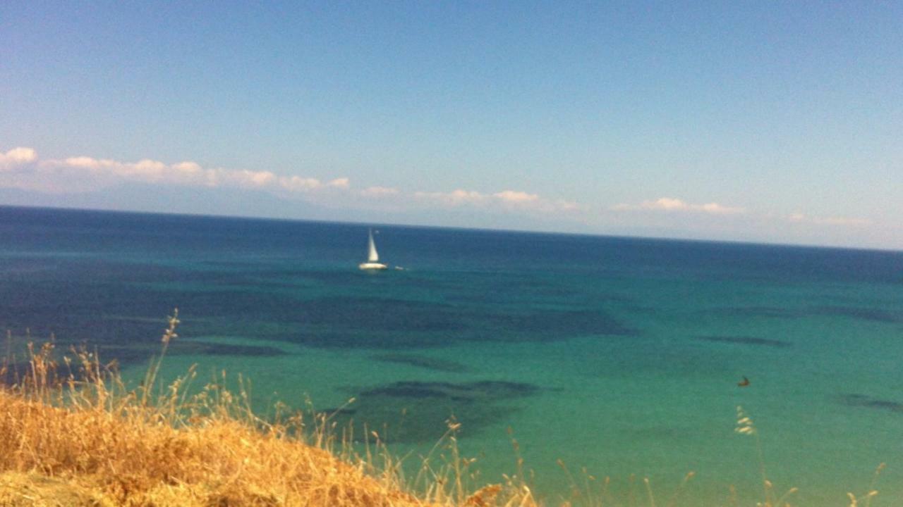 Magnificent Seascape Villa On A Secluded Beach ネア・ムダニア エクステリア 写真